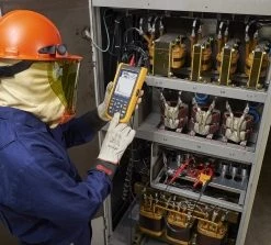 Fluke Détecteur De Tension 125B/EU Multimètre Industriel 40MHz EU -d’appareils de mesure Soldes Boutique 125b eu multimetre industriel 40mhz eu 3