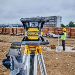 d’appareils de mesure Soldes Boutique -d’appareils de mesure Soldes Boutique dce080d1rs qw dce080d1rs laser rotatif rouge 18 volt 2 0 ah li ion avec bluetooth 1