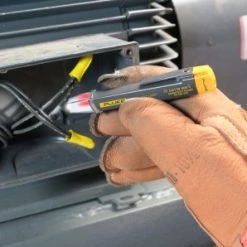 Fluke LVD2 Détecteur De Tension AC Sans Contact Et Torche LED 90V à 600V AC -d’appareils de mesure Soldes Boutique lvd2 detecteur de tension ac sans contact et torche led 90v a 600v ac 2